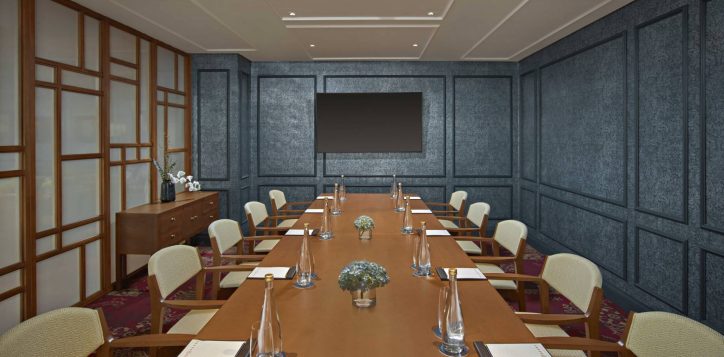 executive-lounge_50848_optimized-2-2