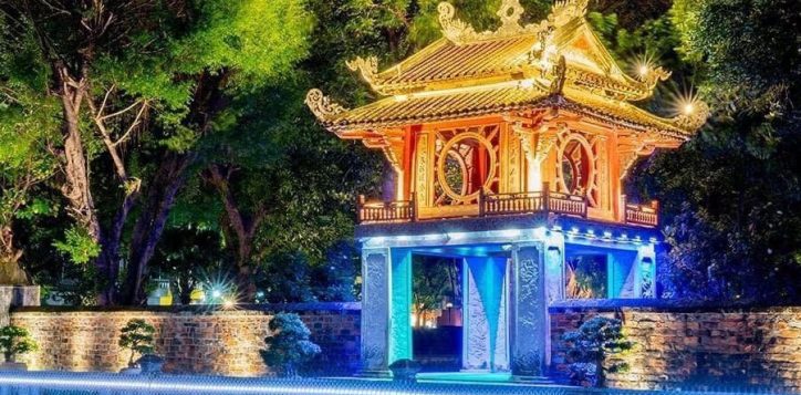 night-tour-of-hanois-temple-of-literature-hanoi-local-tour-2