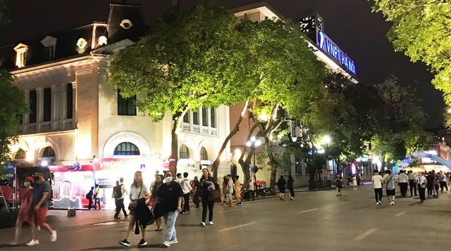 hoan-kiem-lake-tet-2