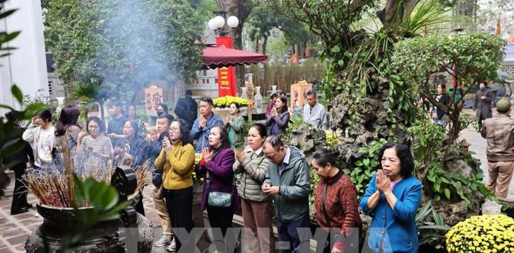 crowds-in-temple-2-2