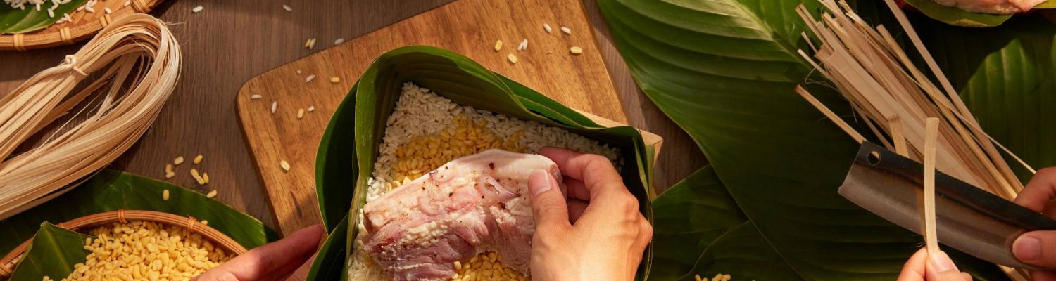 hoat-dong-goi-banh-chung-tai-grand-mercure-hanoi