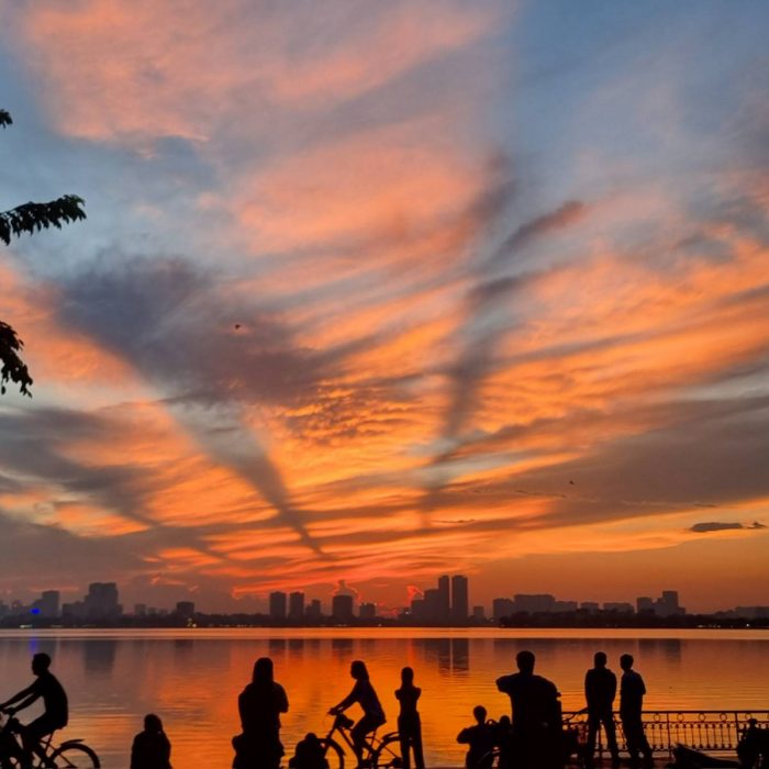west-lake-at-sunset-a-romantic-escape-in-the-heart-of-hanoi