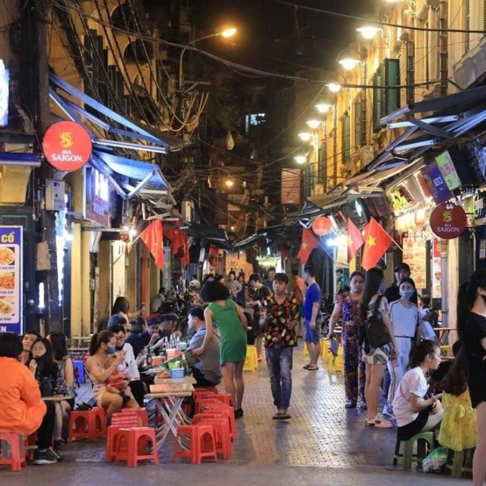 top-5-night-markets-you-shouldnt-miss-in-hanoi