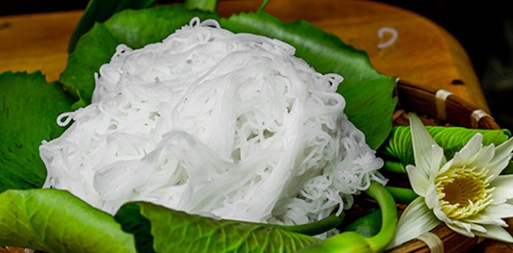 huong-dan-cach-lam-bun-tuoi-tai-nha-don-gian-khong-can-dung-may-760x367-2