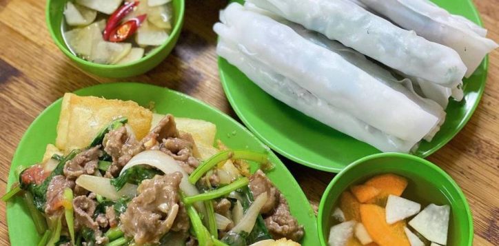 pho-cuon-ngu-xa-mon-an-lam-thuc-khach-me-man-moi-khi-co-dip-ghe-ha-noi-01-1639323453-2