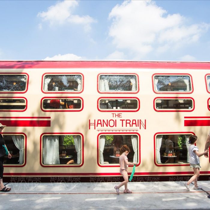 chuyen-tau-ha-noi-5-cua-o-trai-nghiem-du-lich-van-hoa-doc-dao