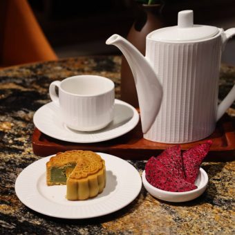 mid-autumn-tea-mooncake